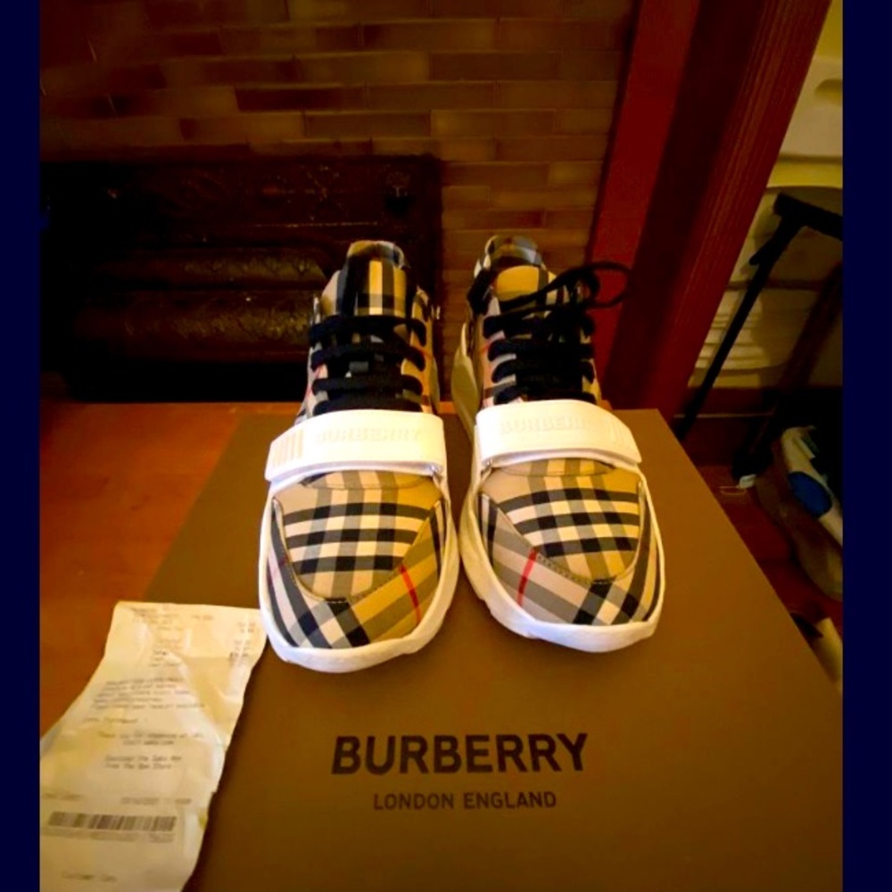 Burberry shoes with receipt sizes 44 from saks fifth